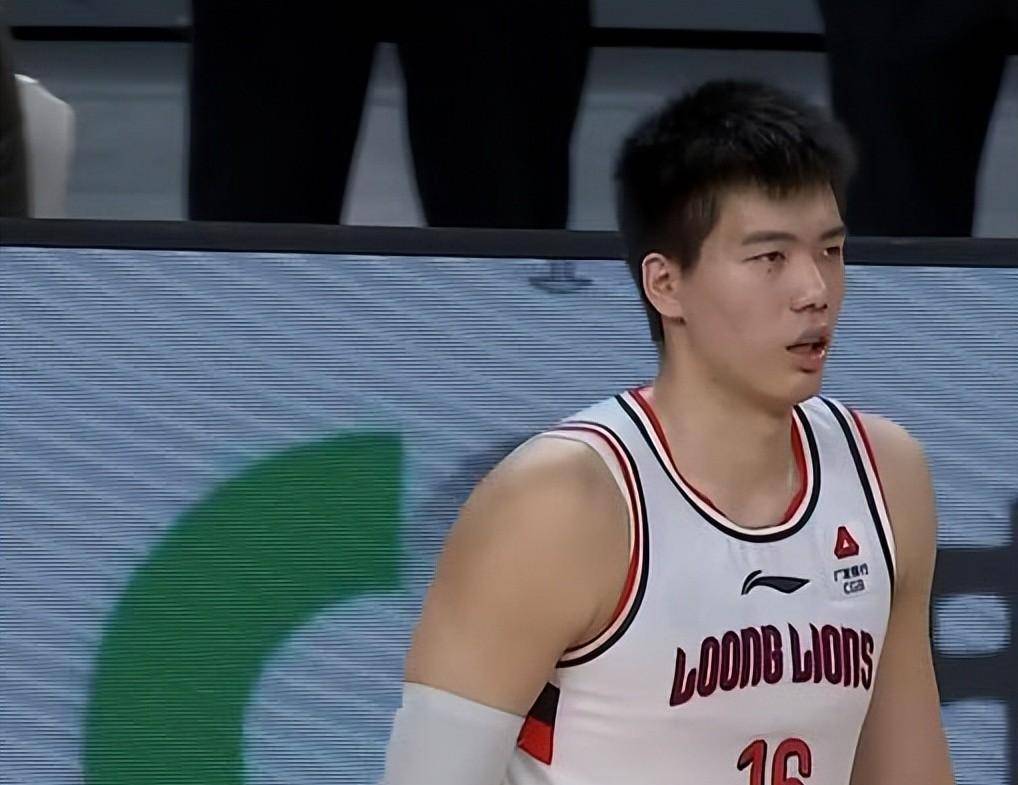 北京男篮战胜广州队，表现抢眼场场取胜的简单介绍