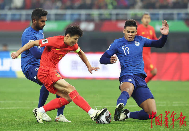 包含世预赛：国足主场大胜新加坡队，终结五场不胜的词条