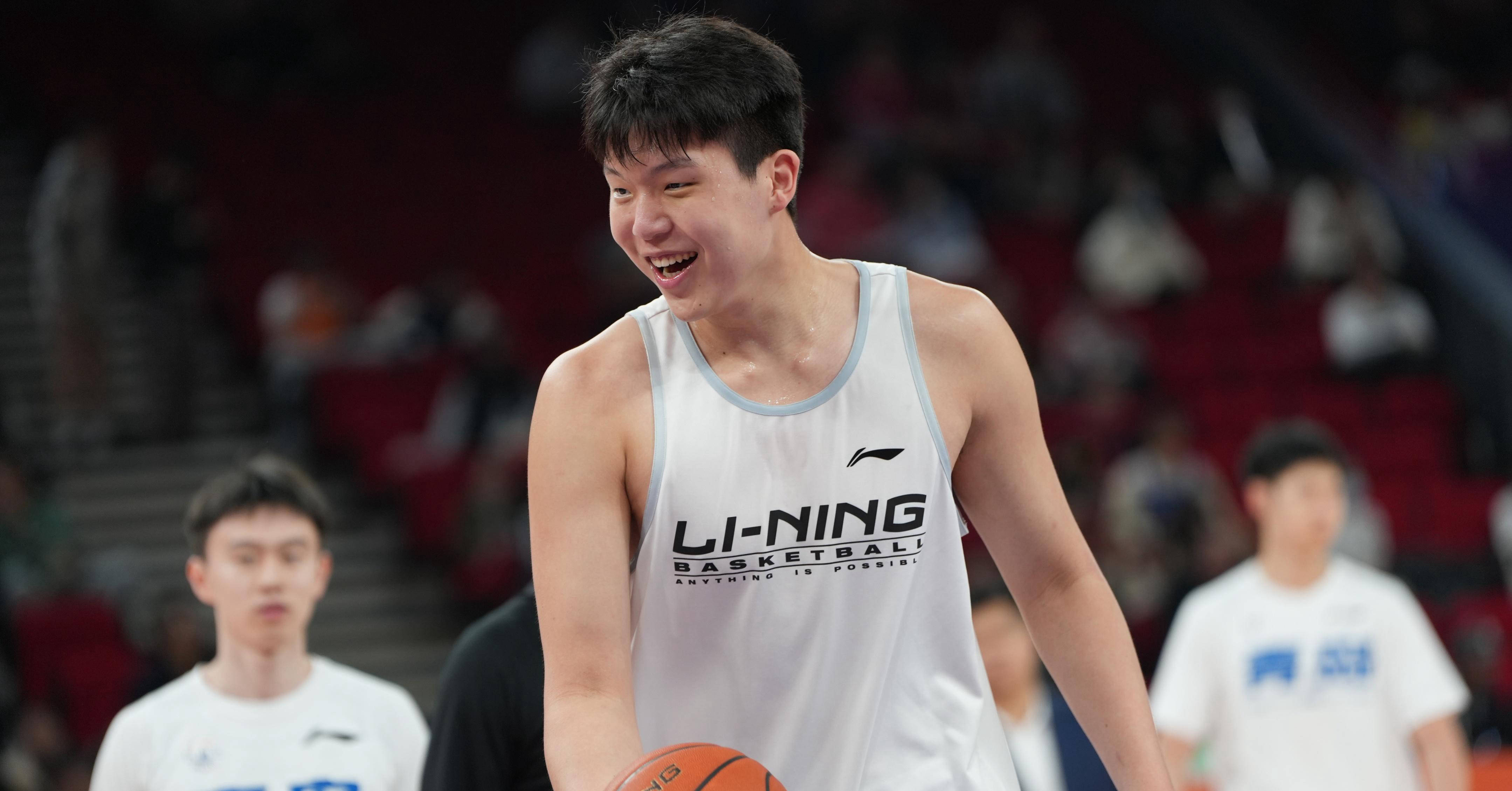 常规赛15分10.8篮板，杨瀚森23-24赛季精彩集锦的简单介绍
