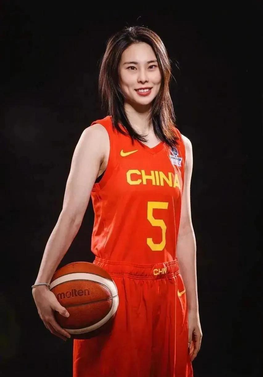 中国女篮未来可期内线优势大+防守有漏洞