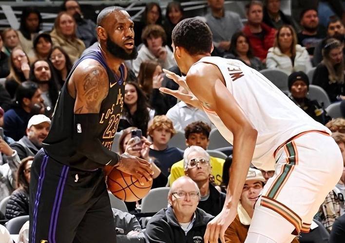 NBA：文班亚马谈心目中的历史最佳阵容，库里、詹姆斯、邓肯、奥尼尔、乔丹的简单介绍
