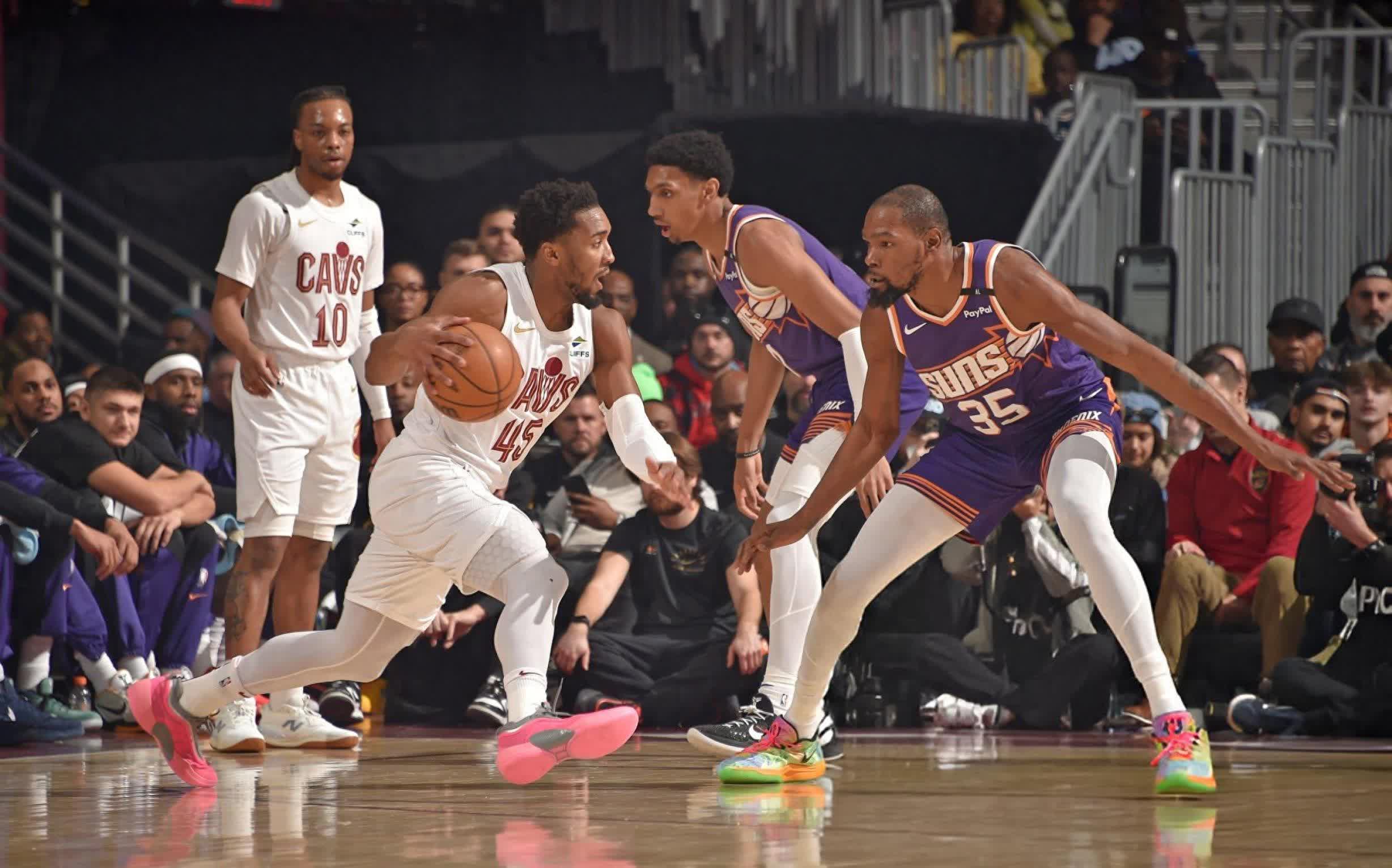 开云体育入口-包含NBA疫情暂停，球星们纷纷转战线上互动的词条